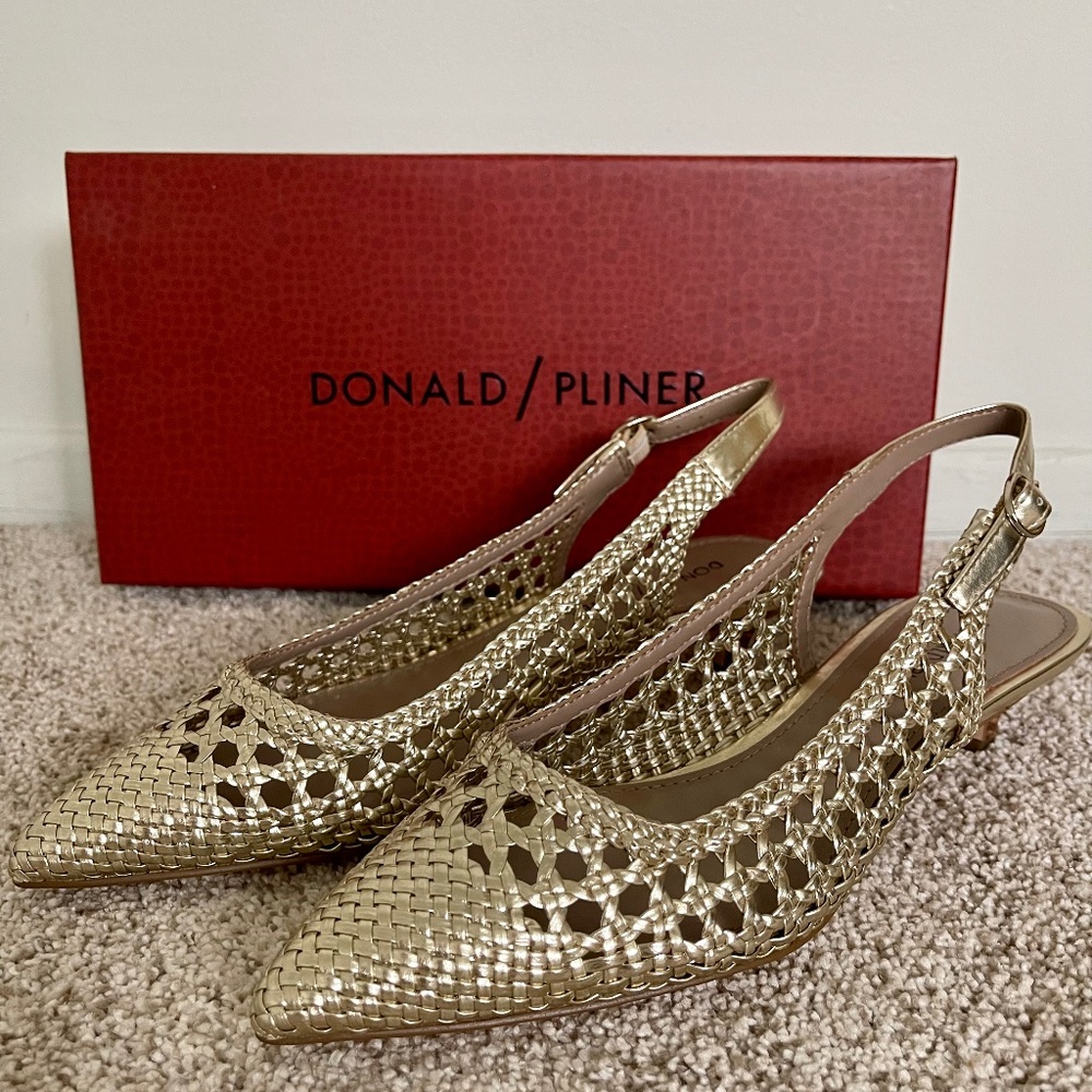 Donald J Pliner 5.5 Metallic Gold Kitten Heel Pump
